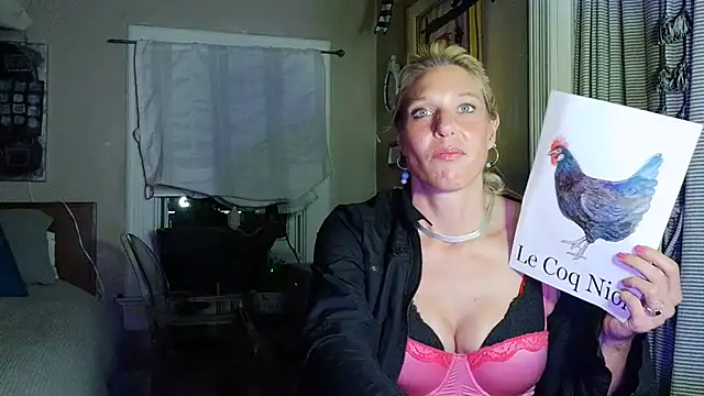 Snapshot of Glamazonx chatting on June 2026 06:29:02 AM Glamazonx online show from June 2026 06:29:02 AM