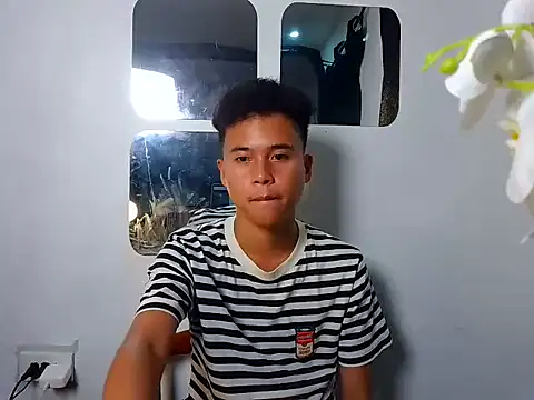 Snapshot of Asiantwink21 chatting on September 2025 07:39:02 PM Asiantwink21 online show from September 2025 07:39:02 PM