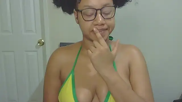 Snapshot of goddessdaisysky chatting on October 2025 03:34:02 PM goddessdaisysky online show from October 2025 03:34:02 PM