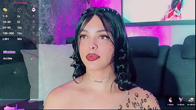 Emmaa Saenz  online show from November 2025 08:55:01 PM