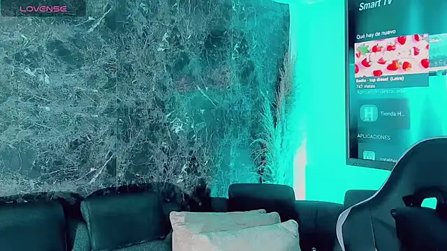 Emmaa Saenz  online show from February 2026 12:25:01 AM