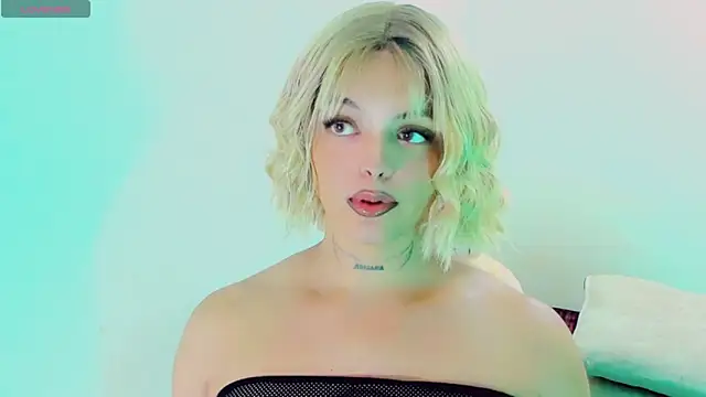 Emmaa Saenz  online show from April 2026 10:48:01 PM