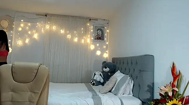 Snapshot of ZajiraShane chatting on December 2024 07:20:01 AM ZajiraShane online show from December 2024 07:20:01 AM