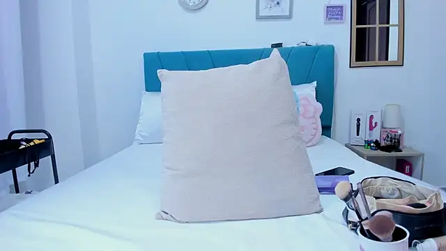 kamila lopez online show from April 2026 09:26:01 PM