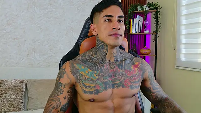 AdanReilly online show from October 2025 08:40:02 PM