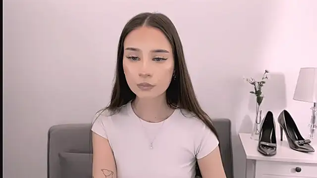 Snapshot of EmilyDarling chatting on February 2026 09:02:01 PM EmilyDarling online show from February 2026 09:02:01 PM