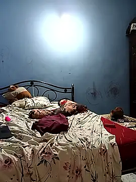 Snapshot of HottyOlly chatting on November 2025 05:47:02 PM HottyOlly online show from November 2025 05:47:02 PM