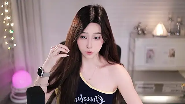 Snapshot of SleepArtist chatting on May 2026 06:20:01 AM SleepArtist online show from May 2026 06:20:01 AM