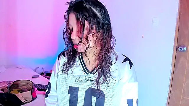 Emily Coper18 online show from March 2026 01:45:01 PM