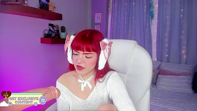 Snapshot of Tiny__Emmy chatting on December 2024 04:02:02 PM Tiny Emmy online show from December 2024 04:02:02 PM