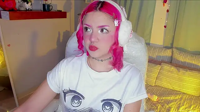 Snapshot of Tiny__Emmy chatting on September 2025 05:33:01 AM Tiny Emmy online show from September 2025 05:33:01 AM