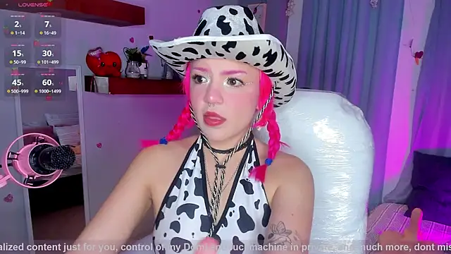 Snapshot of Tiny__Emmy chatting on October 2025 06:54:01 AM Tiny Emmy online show from October 2025 06:54:01 AM