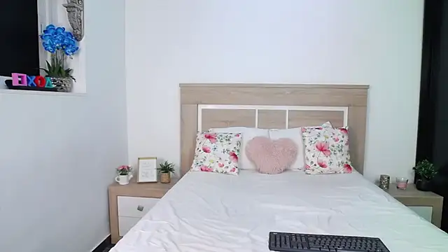 AylinRoss online show from October 2025 06:16:02 PM