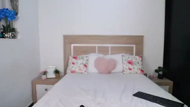 AylinRoss online show from October 2025 06:21:01 PM