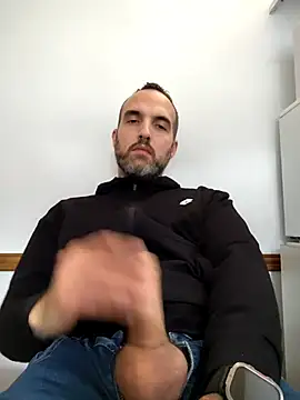 Snapshot of leon3875 chatting on December 2025 03:32:01 PM leon3875 online show from December 2025 03:32:01 PM