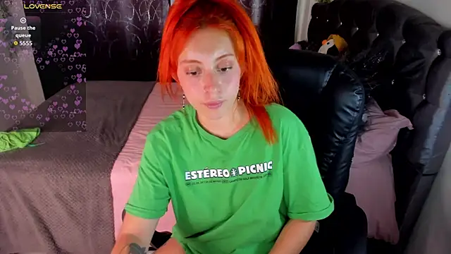 Violetaarey online show from April 2026 07:58:02 PM