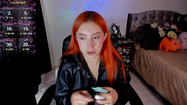 Snapshot of Violetaarey chatting on April 2026 04:46:02 PM Violetaarey online show from April 2026 04:46:02 PM