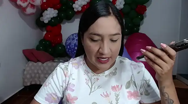 Snapshot of Saracutee1 chatting on December 2024 03:33:01 PM Saracutee1 online show from December 2024 03:33:01 PM