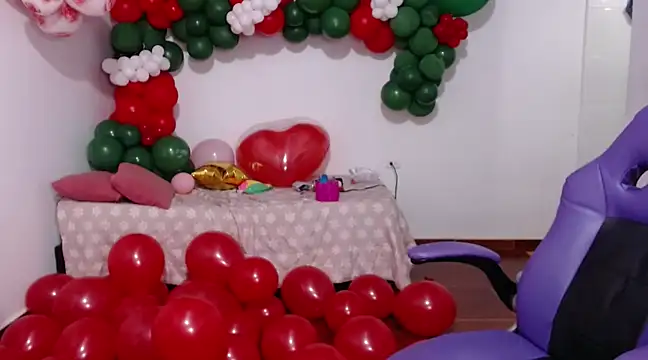 Snapshot of Saracutee1 chatting on December 2024 06:41:02 PM Saracutee1 online show from December 2024 06:41:02 PM