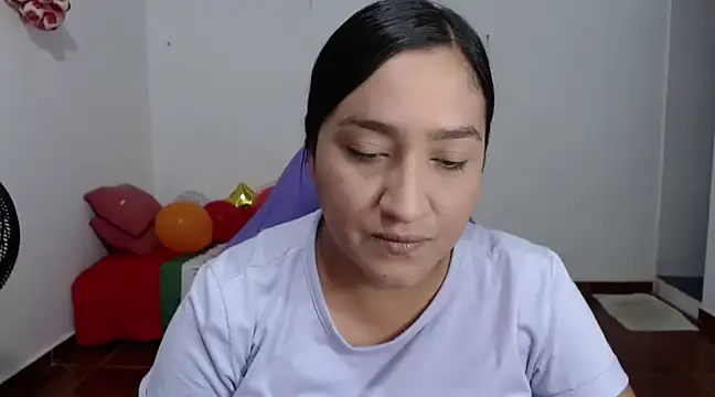 Snapshot of Saracutee1 chatting on January 2025 05:18:02 PM Saracutee1 online show from January 2025 05:18:02 PM