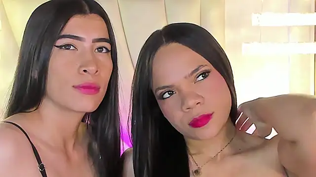 Snapshot of siara_and_zoe chatting on June 2026 10:34:01 PM siara and zoe online show from June 2026 10:34:01 PM