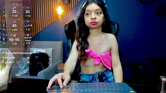 Snapshot of CharlotteMuller chatting on January 2025 11:02:02 PM CharlotteMuller online show from January 2025 11:02:02 PM