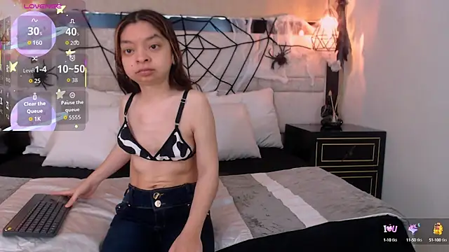 Snapshot of CharlotteMuller chatting on October 2025 08:30:02 PM CharlotteMuller online show from October 2025 08:30:02 PM