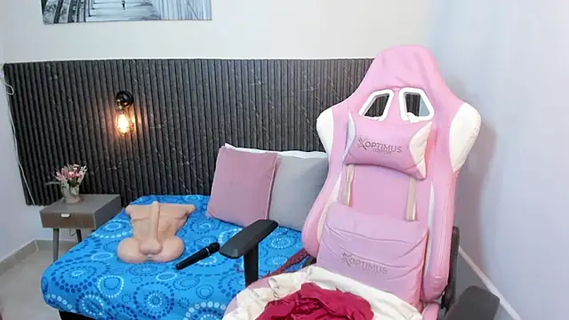 chanel brunette online show from February 2026 12:35:01 PM