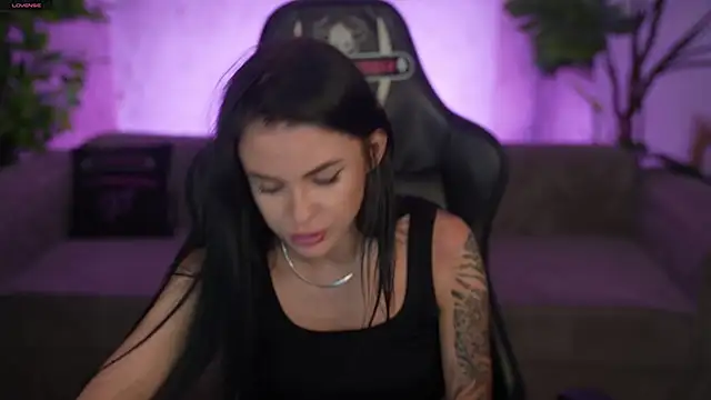 Snapshot of Tina_Breeze chatting on June 2026 11:23:01 AM Tina Breeze online show from June 2026 11:23:01 AM
