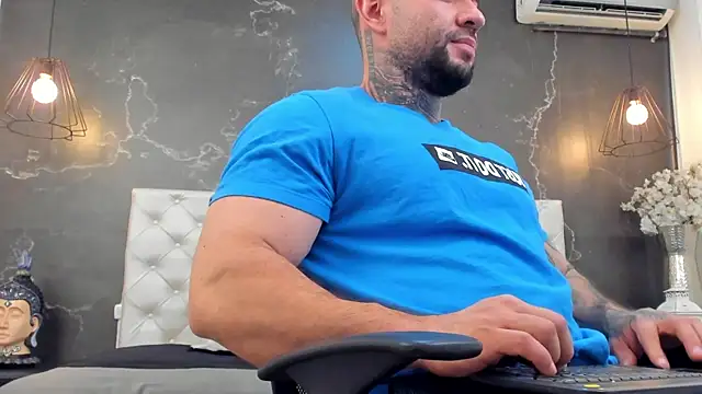 Snapshot of BruceDallas chatting on December 2024 02:20:02 AM BruceDallas online show from December 2024 02:20:02 AM