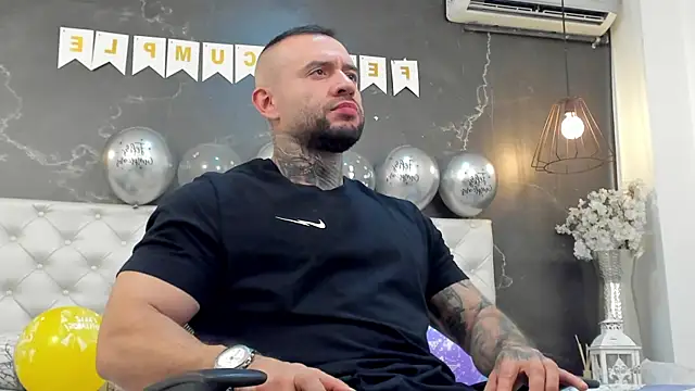 Snapshot of BruceDallas chatting on December 2024 03:07:02 AM BruceDallas online show from December 2024 03:07:02 AM