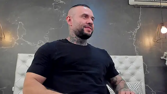 Snapshot of BruceDallas chatting on January 2025 10:22:02 PM BruceDallas online show from January 2025 10:22:02 PM