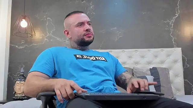 Snapshot of BruceDallas chatting on January 2025 03:45:01 AM BruceDallas online show from January 2025 03:45:01 AM