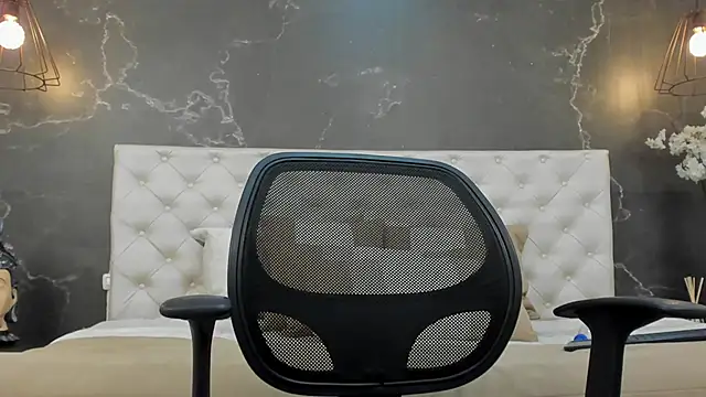 Snapshot of BruceDallas chatting on January 2025 03:22:02 AM BruceDallas online show from January 2025 03:22:02 AM