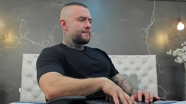 Snapshot of BruceDallas chatting on February 2025 12:35:01 AM BruceDallas online show from February 2025 12:35:01 AM