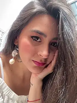 emily amaya online show from April 2026 06:54:02 PM