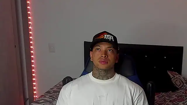 Stiven collins online show from February 2025 05:51:02 AM