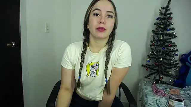 Snapshot of LauraSofia_Cam chatting on December 2025 09:04:01 AM LauraSofia Cam online show from December 2025 09:04:01 AM