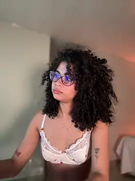 Lianh Benett online show from January 2025 09:19:01 AM