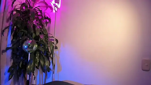 Snapshot of Romeocolin chatting on September 2025 06:02:02 AM Romeocolin online show from September 2025 06:02:02 AM