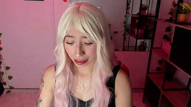 LilithCooperr  online show from December 2025 05:07:02 PM