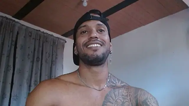 Snapshot of manolofitt chatting on November 2025 05:41:01 PM manolofitt online show from November 2025 05:41:01 PM