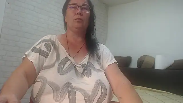 Snapshot of EmmaSquirt chatting on June 2026 09:53:01 PM EmmaSquirt online show from June 2026 09:53:01 PM