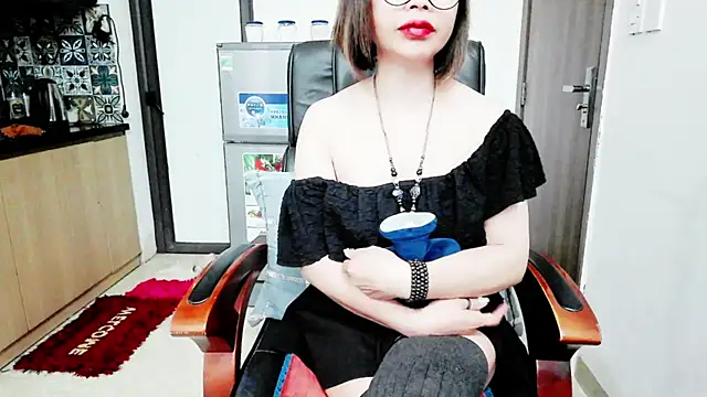 Miu-Le online show from November 2025 06:39:01 PM