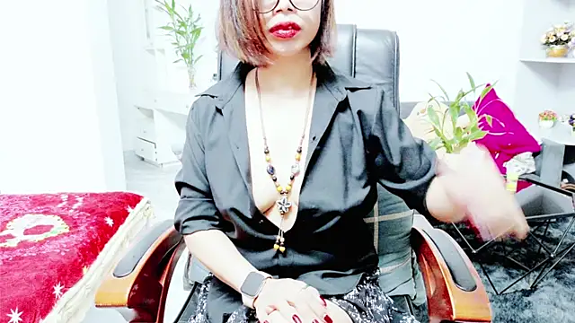 Snapshot of Miu-Le chatting on June 2026 08:11:02 PM Miu-Le online show from June 2026 08:11:02 PM