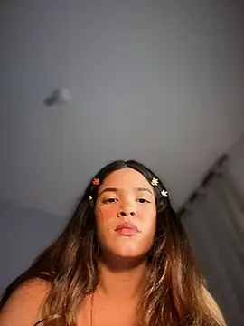 Snapshot of Zeli_66 chatting on February 2026 10:06:01 PM Zeli 66 online show from February 2026 10:06:01 PM