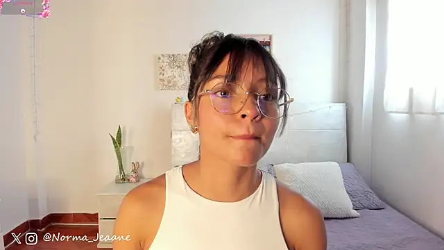 Norma-Jeaane online show from December 2024 04:38:02 PM