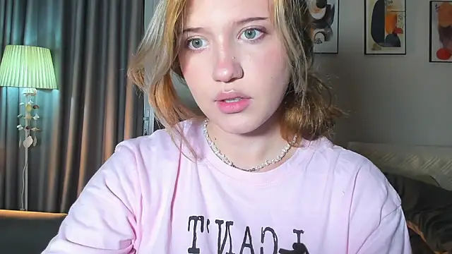 HanahCute online show from February 2025 10:20:02 PM