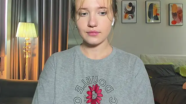 HanahCute online show from February 2025 02:04:01 AM