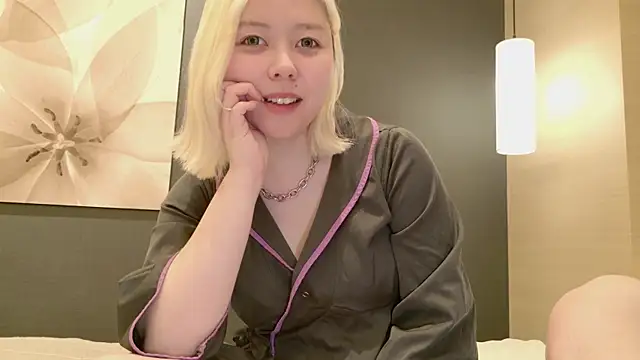 NANAchan R online show from February 2025 12:15:02 PM